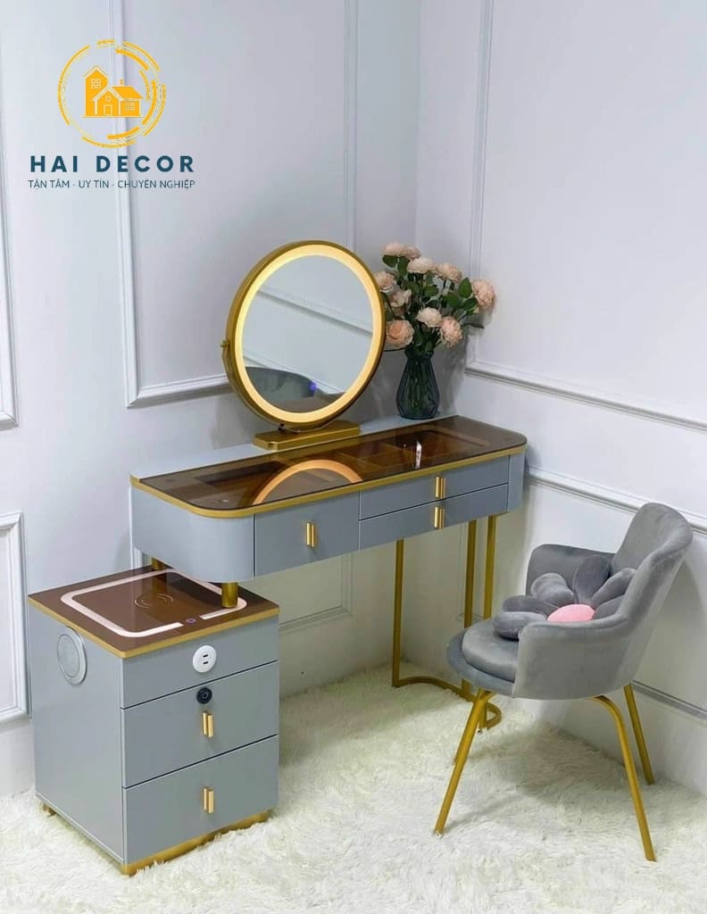 Bàn trang điểm có gương đèn LED