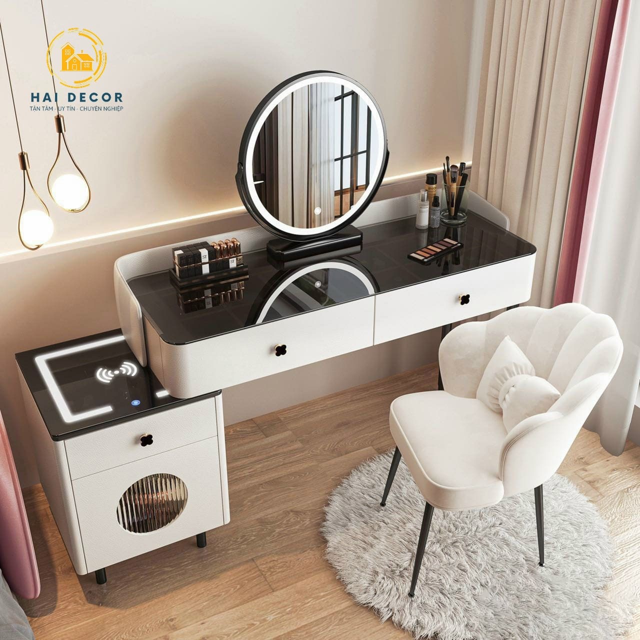 Bàn trang điểm có gương đèn LED