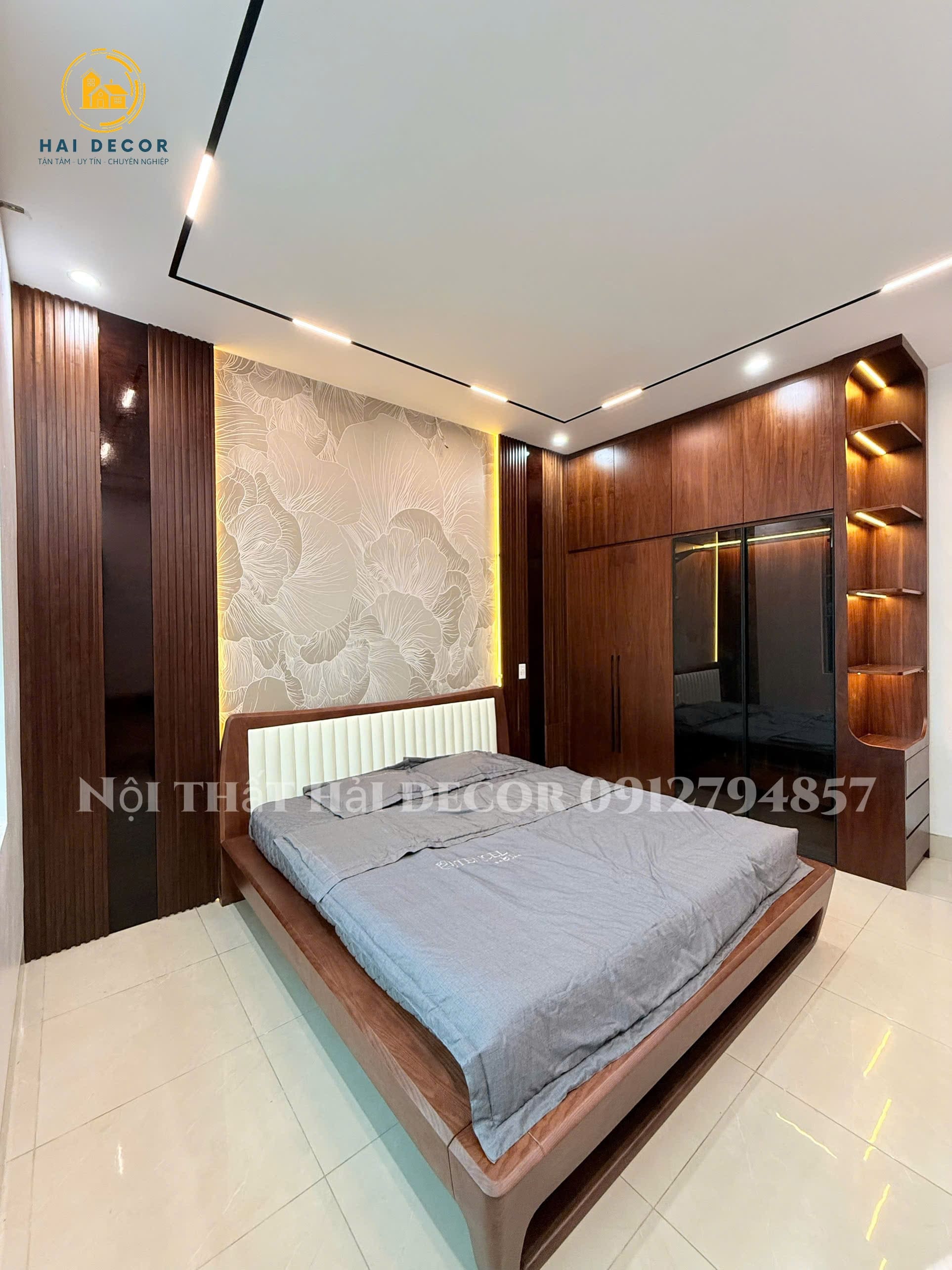 Decor phòng ngủ bằng chất liệu gỗ Plywood óc chó